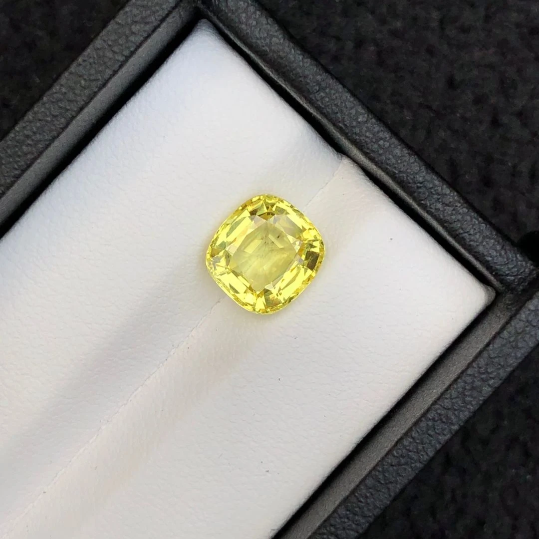 4.27 ct Natural Vivid Yellow Sapphire Cushion Shape Loose Gemstone — view 2